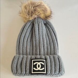 CHANEL (not authenticated) Gray Knit Hat with Faux Fur Pom EUC